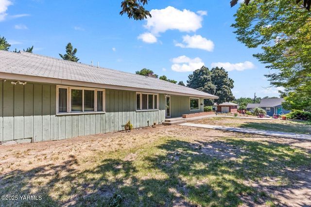 S 912 29th Ave, Yakima, WA 98902