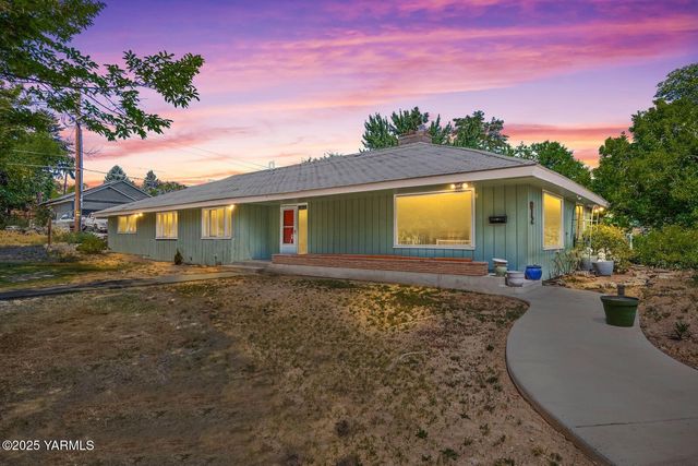 S 912 29th Ave, Yakima, WA 98902