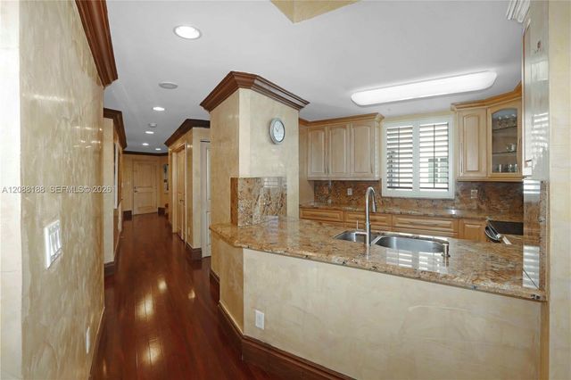 10 Aragon Avenue 1216, Coral Gables, FL 33134