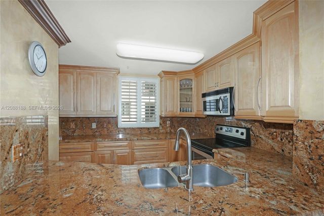 10 Aragon Avenue 1216, Coral Gables, FL 33134