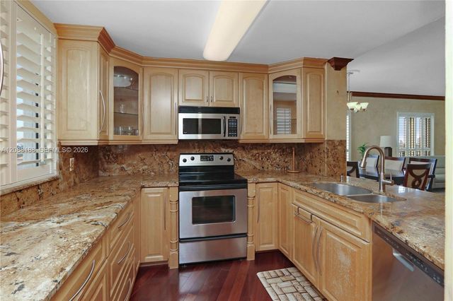 10 Aragon Avenue 1216, Coral Gables, FL 33134