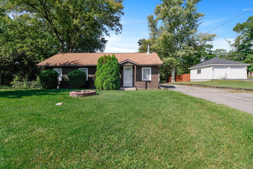 220 N 500 W, Valparaiso, IN 46385