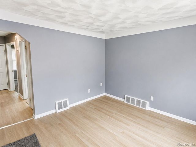 18235 Freeland Street, Detroit, MI 48235