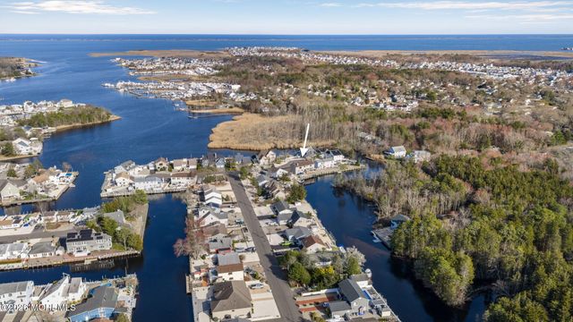 20 Dune Drive, Bayville, NJ 08721