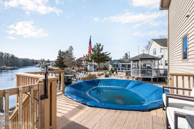 20 Dune Drive, Bayville, NJ 08721