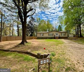 488 Lake Cir, Newnan, GA 30263