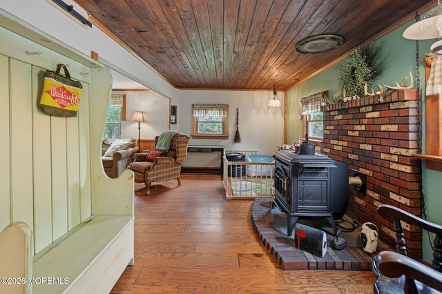 2 Woodruff Road, New Egypt, NJ 08533