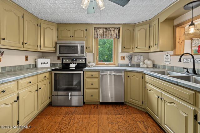 2 Woodruff Road, New Egypt, NJ 08533