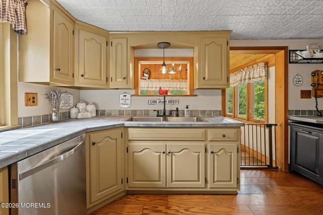 2 Woodruff Road, New Egypt, NJ 08533