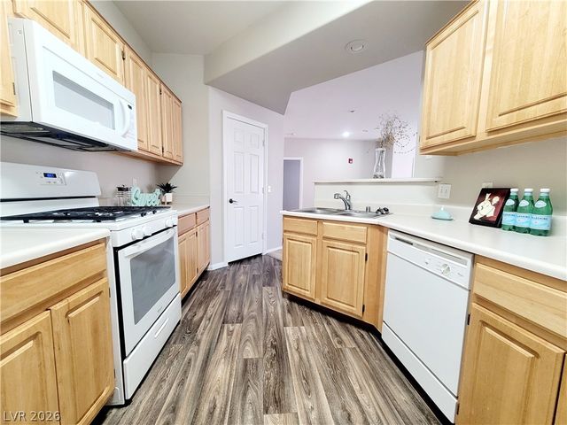 5855 Valley Drive 2004, North Las Vegas, NV 89031