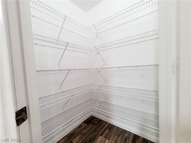 5855 Valley Drive 2004, North Las Vegas, NV 89031