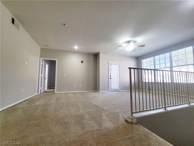 5855 Valley Drive 2004, North Las Vegas, NV 89031