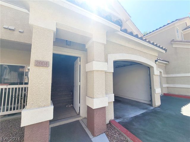 5855 Valley Drive 2004, North Las Vegas, NV 89031