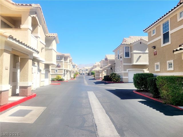 5855 Valley Drive 2004, North Las Vegas, NV 89031