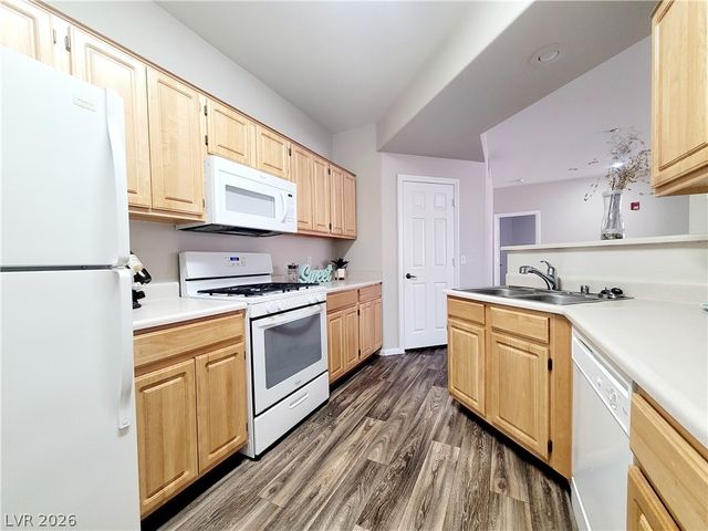 5855 Valley Drive 2004, North Las Vegas, NV 89031