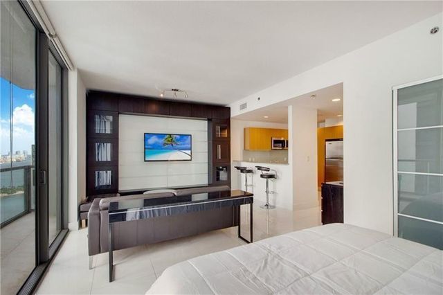 1050 Brickell Avenue 3222, Miami, FL 33131