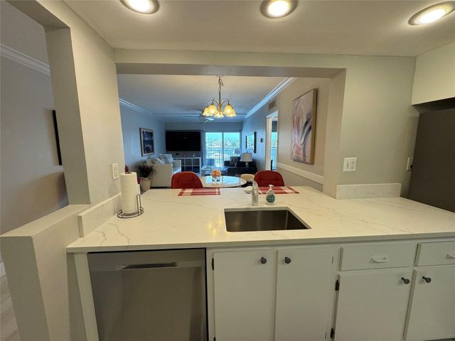 95 N Birch Road 302, Fort Lauderdale, FL 33304