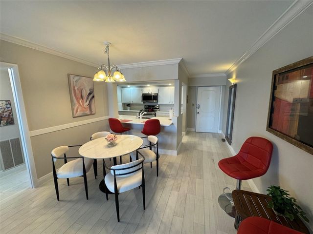 95 N Birch Road 302, Fort Lauderdale, FL 33304