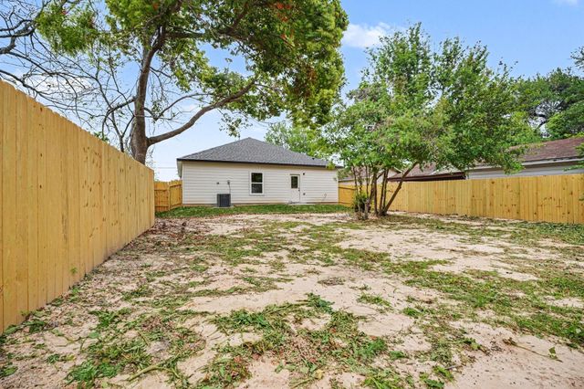 2301 Boss Street, La Marque, TX 77568