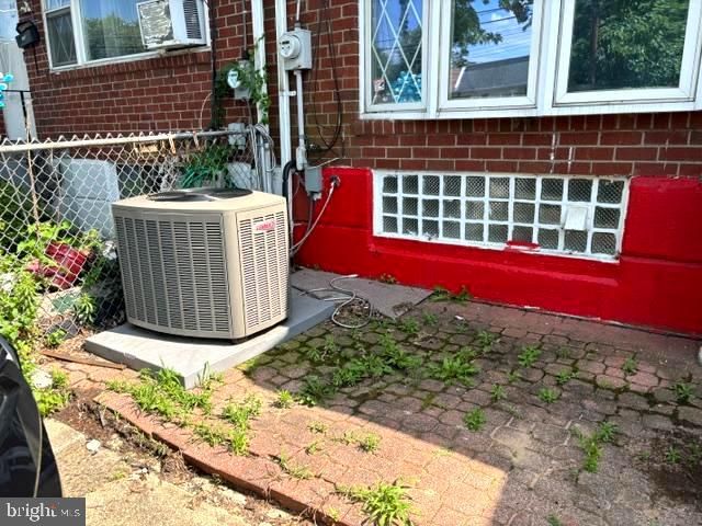 1103 LAKESHORE DR, Camden, NJ 08104