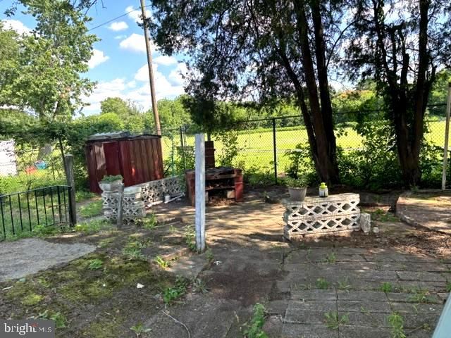 1103 LAKESHORE DR, Camden, NJ 08104