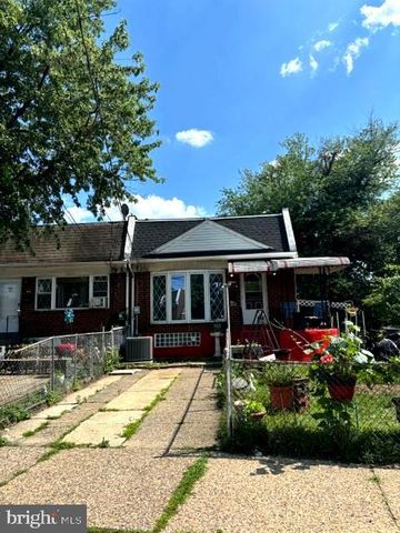 1103 LAKESHORE DR, Camden, NJ 08104