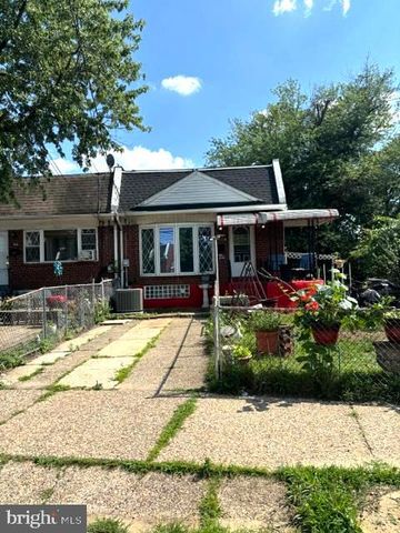 1103 LAKESHORE DR, Camden, NJ 08104