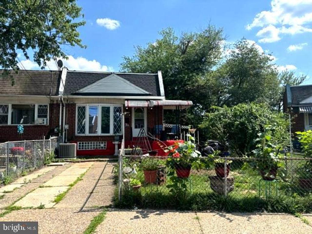 1103 LAKESHORE DR, Camden, NJ 08104