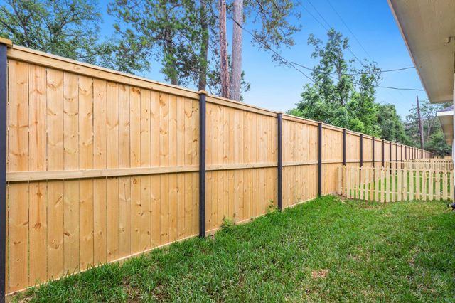 10317 Lake Road Road 1B, Houston, TX 77070