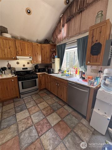 19911 State Route 165 E, Carbonado, WA 98323