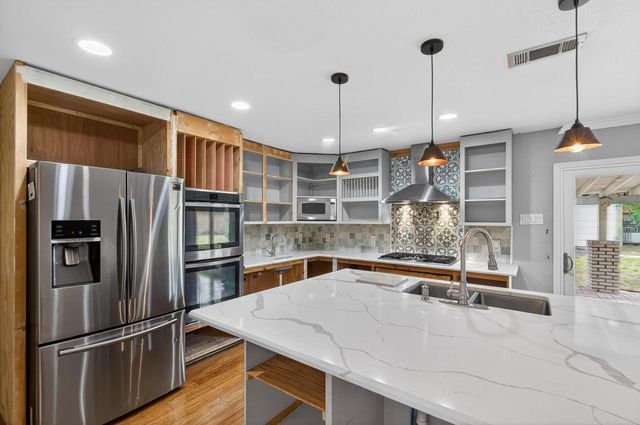 830 Crestview Dr, Corpus Christi, TX 78412