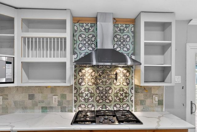 830 Crestview Dr, Corpus Christi, TX 78412