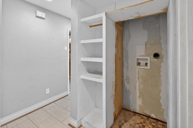 830 Crestview Dr, Corpus Christi, TX 78412