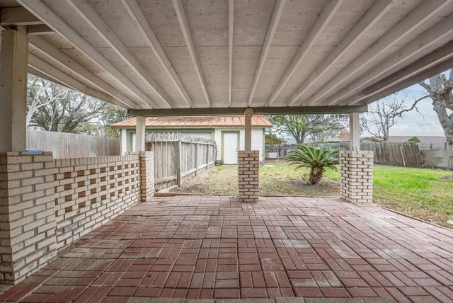 830 Crestview Dr, Corpus Christi, TX 78412