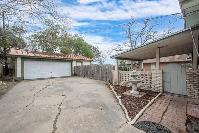 830 Crestview Dr, Corpus Christi, TX 78412