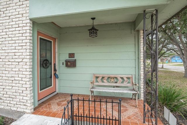 830 Crestview Dr, Corpus Christi, TX 78412