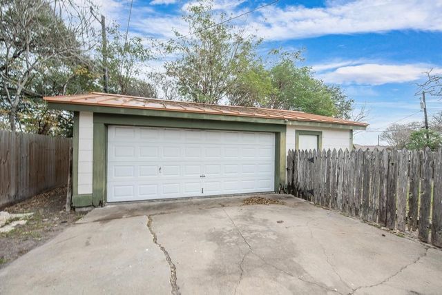 830 Crestview Dr, Corpus Christi, TX 78412