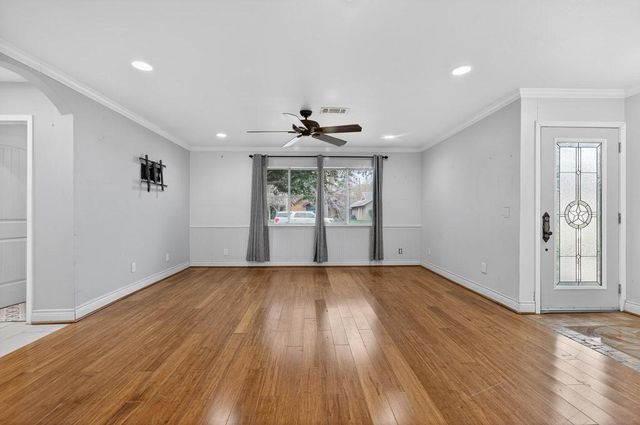 830 Crestview Dr, Corpus Christi, TX 78412