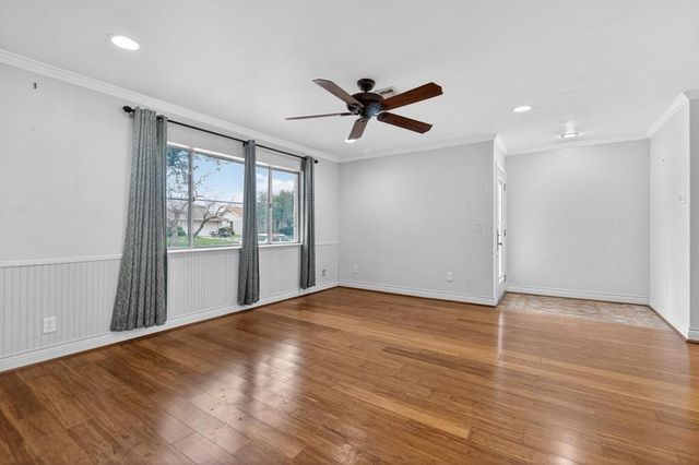 830 Crestview Dr, Corpus Christi, TX 78412