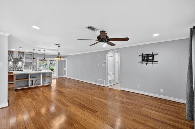 830 Crestview Dr, Corpus Christi, TX 78412