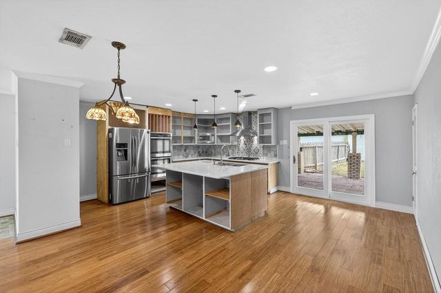 830 Crestview Dr, Corpus Christi, TX 78412