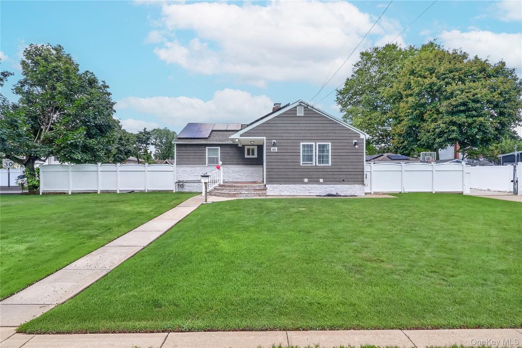 86 Washington Avenue, Brentwood, NY 11717 — photo 4