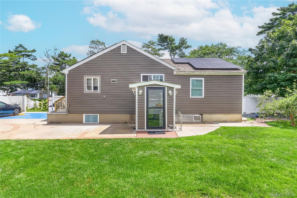 86 Washington Avenue, Brentwood, NY 11717 — photo 5