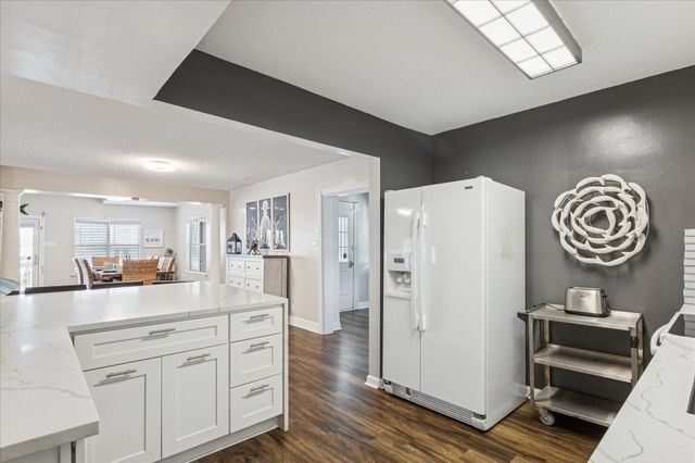 1330 Coral Way, Tiki Island, TX 77554