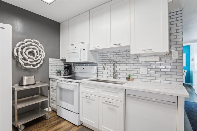 1330 Coral Way, Tiki Island, TX 77554