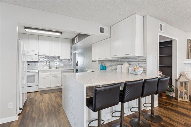 1330 Coral Way, Tiki Island, TX 77554