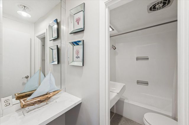 1330 Coral Way, Tiki Island, TX 77554