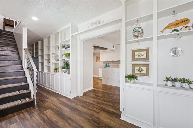 1330 Coral Way, Tiki Island, TX 77554