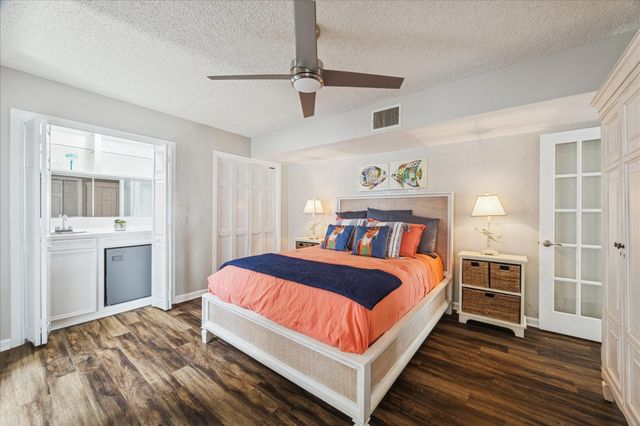 1330 Coral Way, Tiki Island, TX 77554