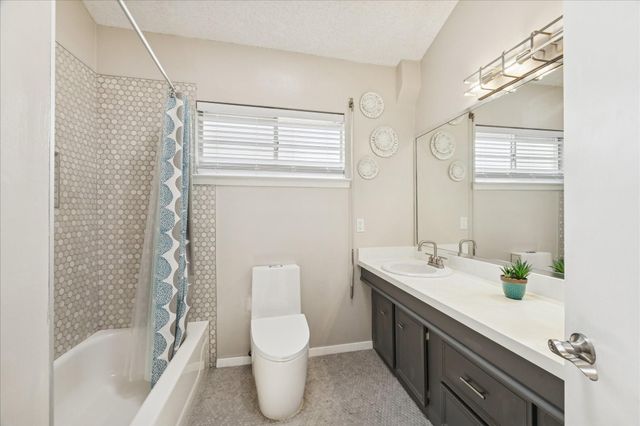 1330 Coral Way, Tiki Island, TX 77554